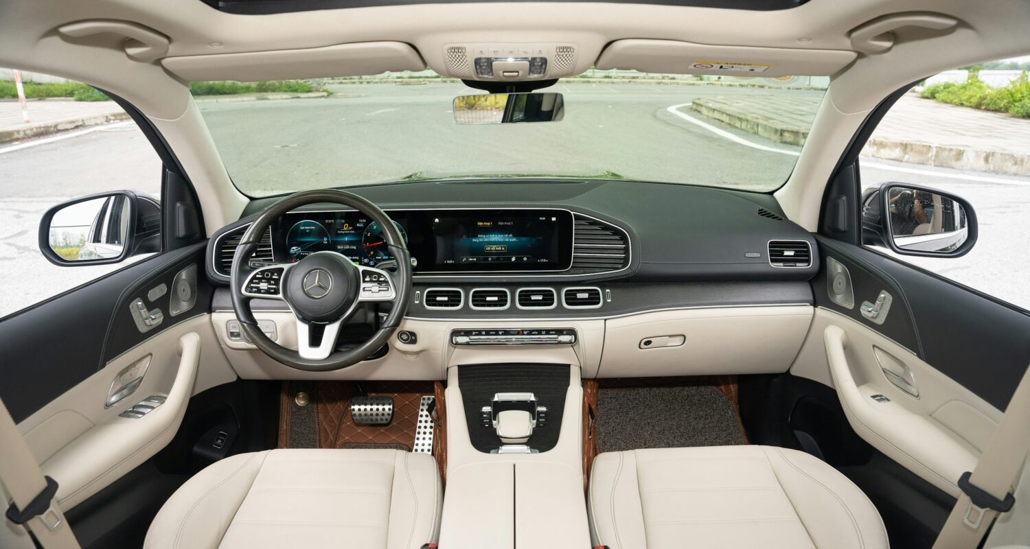 moe luxury car chairs
